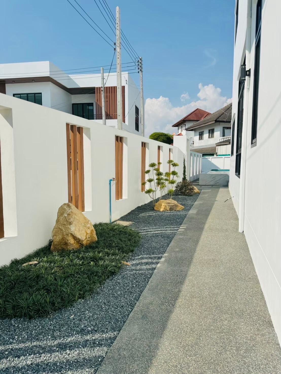 บ้านเดี่ยวสไตล์โมเดิร์น  POOL VILLA (สระว่ายน้ำส่วนตัว)